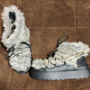 Just Fab Women's Faux Fur Winter Boots. . Rare And Out Of Stock At Stores. Obo.